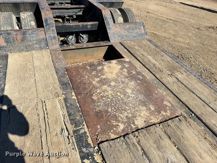 image for item EW1199 1994 Trail King Industries TK80HDG-483 lowboy equipment trailer