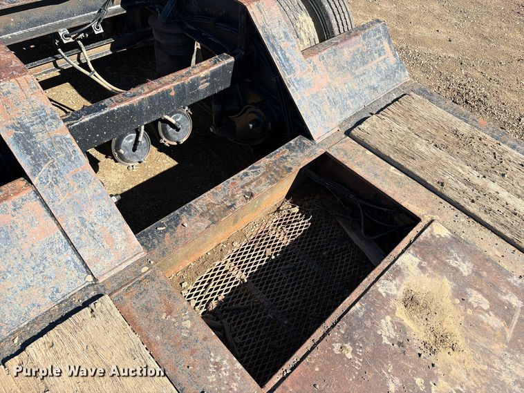 image for item EW1199 1994 Trail King Industries TK80HDG-483 lowboy equipment trailer