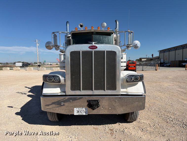 image for item EW7615 2013 Peterbilt 388 semi truck