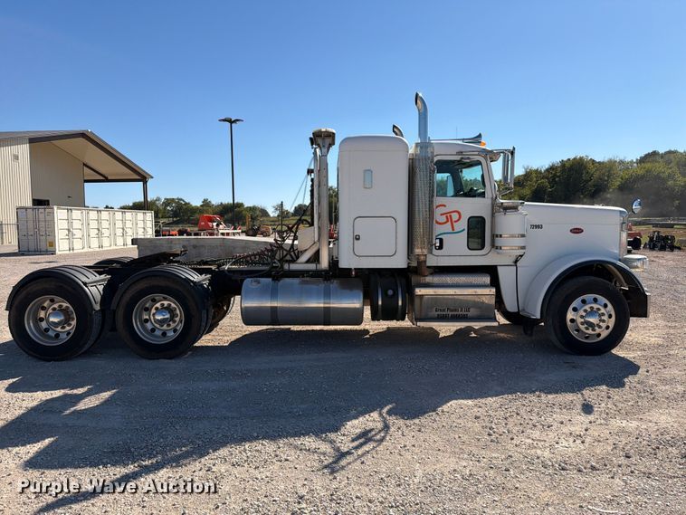 image for item EW7615 2013 Peterbilt 388 semi truck