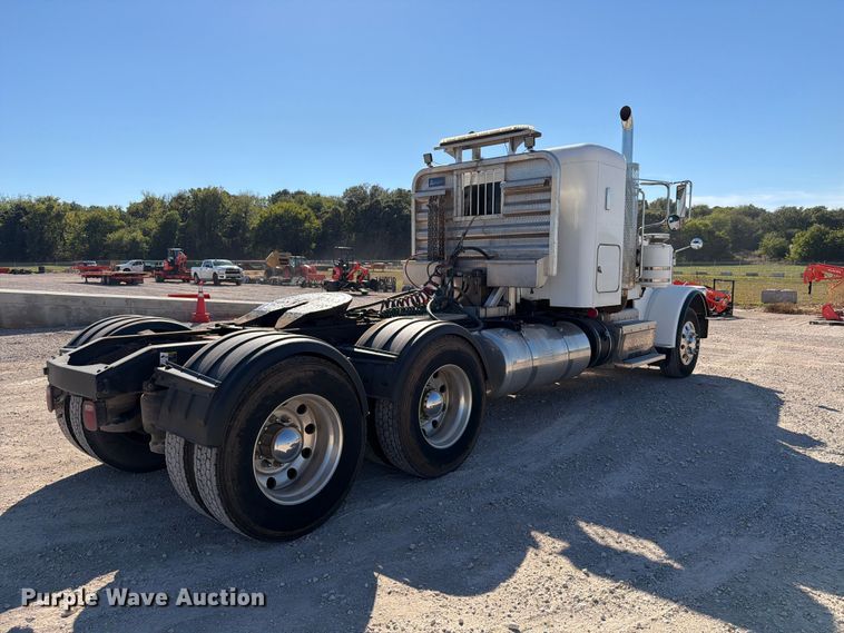 image for item EW7615 2013 Peterbilt 388 semi truck
