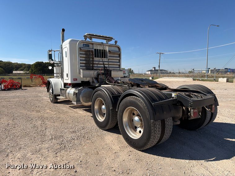 image for item EW7615 2013 Peterbilt 388 semi truck
