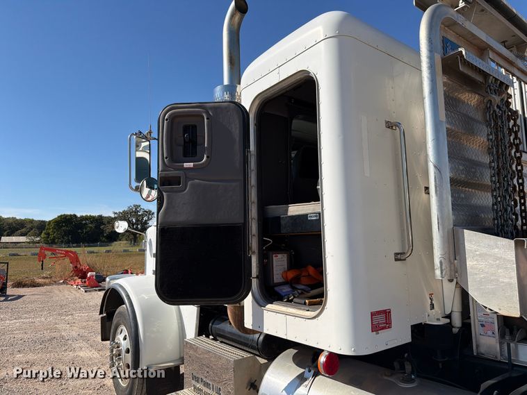 image for item EW7615 2013 Peterbilt 388 semi truck