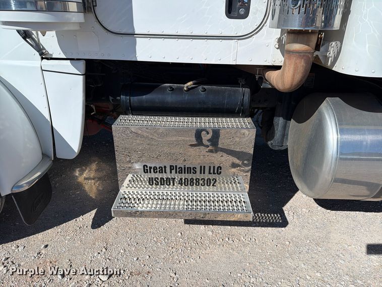 image for item EW7615 2013 Peterbilt 388 semi truck