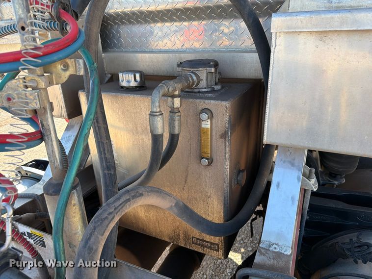 image for item EW7615 2013 Peterbilt 388 semi truck