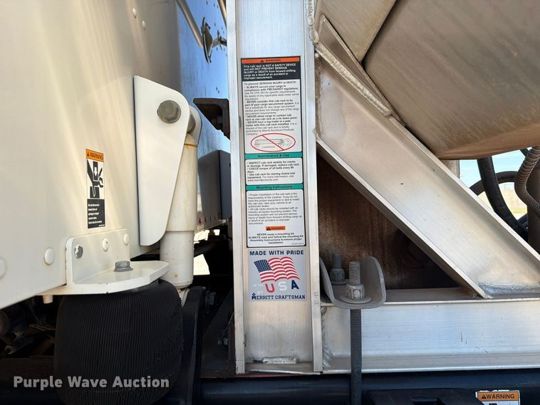 image for item EW7615 2013 Peterbilt 388 semi truck