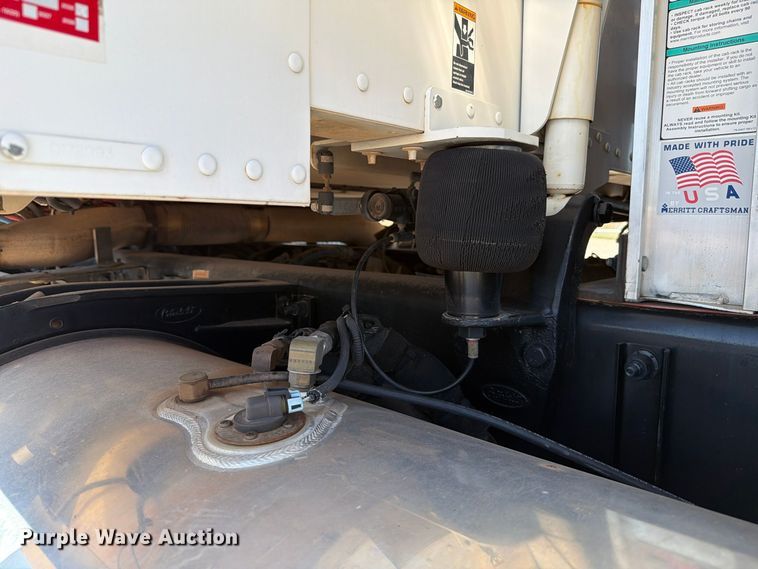 image for item EW7615 2013 Peterbilt 388 semi truck