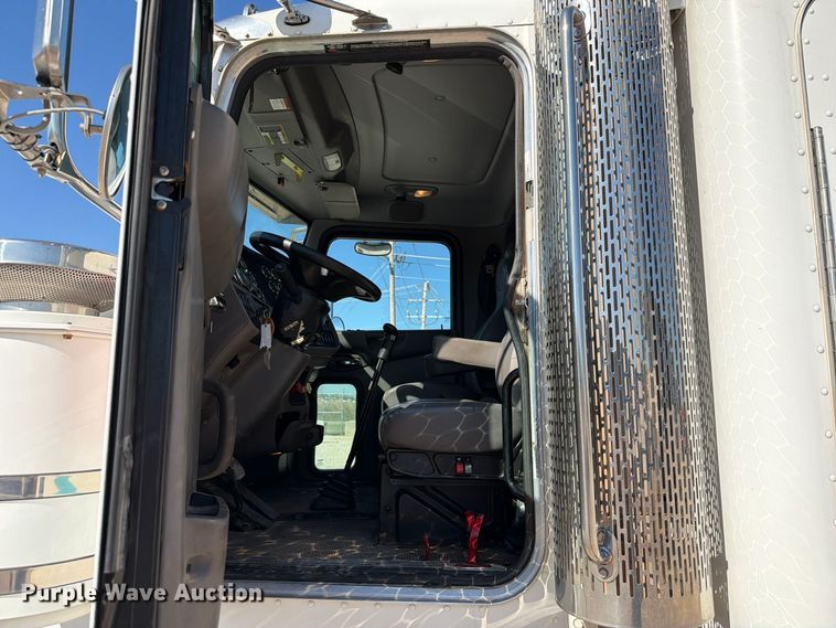 image for item EW7615 2013 Peterbilt 388 semi truck