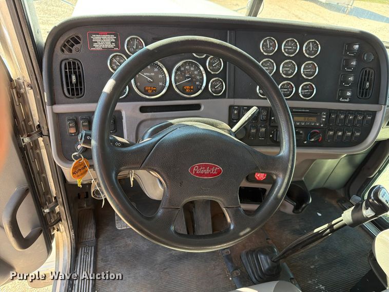 image for item EW7615 2013 Peterbilt 388 semi truck