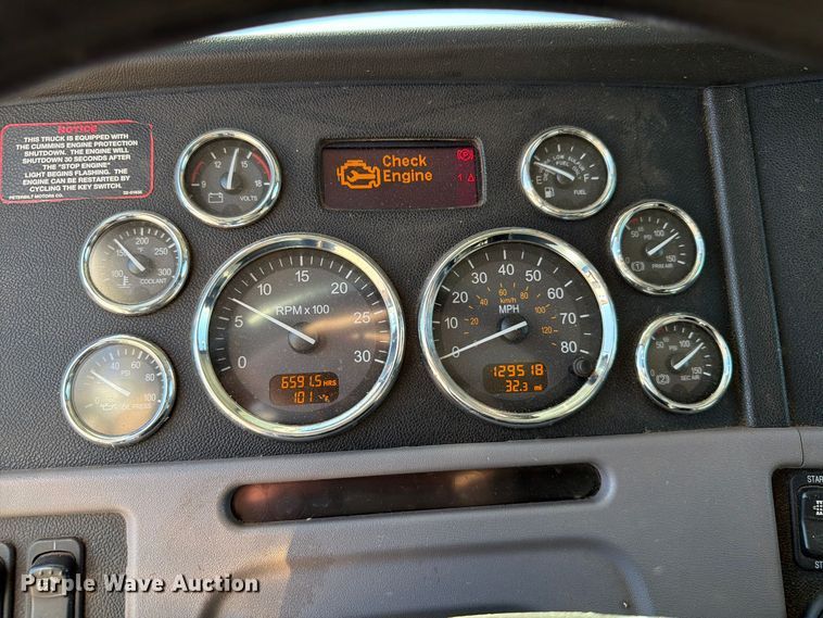 image for item EW7615 2013 Peterbilt 388 semi truck