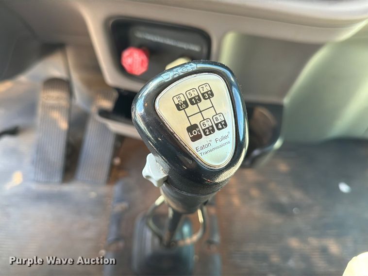 image for item EW7615 2013 Peterbilt 388 semi truck