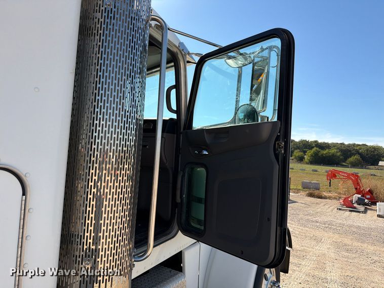 image for item EW7615 2013 Peterbilt 388 semi truck