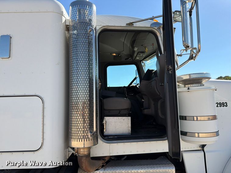 image for item EW7615 2013 Peterbilt 388 semi truck