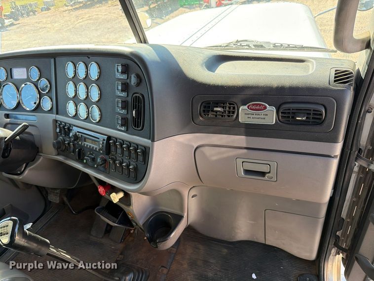 image for item EW7615 2013 Peterbilt 388 semi truck