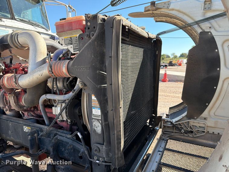 image for item EW7615 2013 Peterbilt 388 semi truck