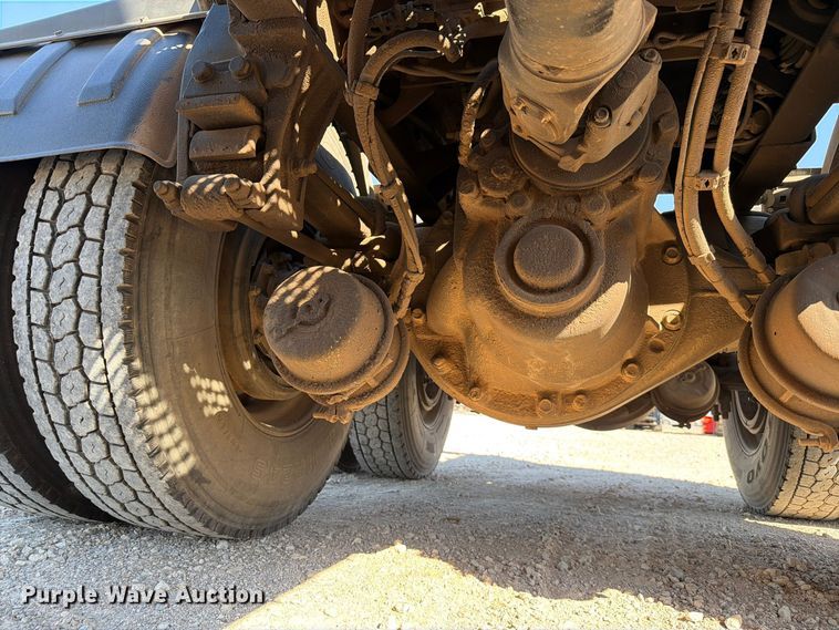 image for item EW7615 2013 Peterbilt 388 semi truck