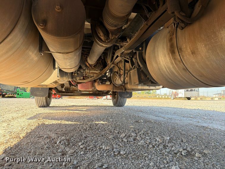 image for item EW7615 2013 Peterbilt 388 semi truck