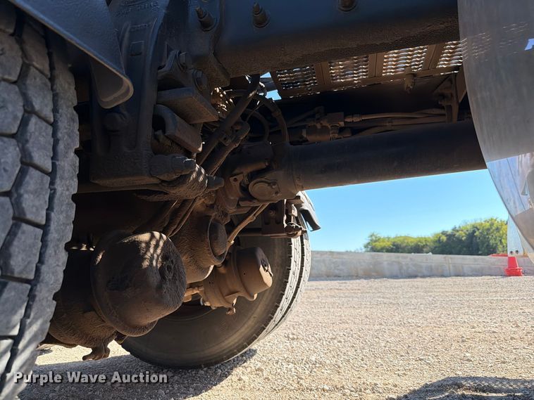 image for item EW7615 2013 Peterbilt 388 semi truck