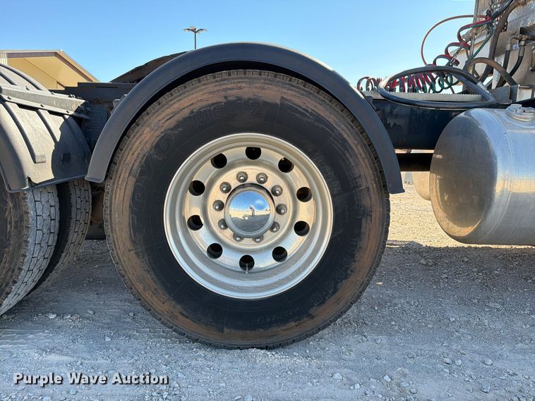 image for item EW7615 2013 Peterbilt 388 semi truck
