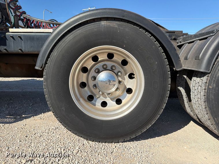 image for item EW7615 2013 Peterbilt 388 semi truck