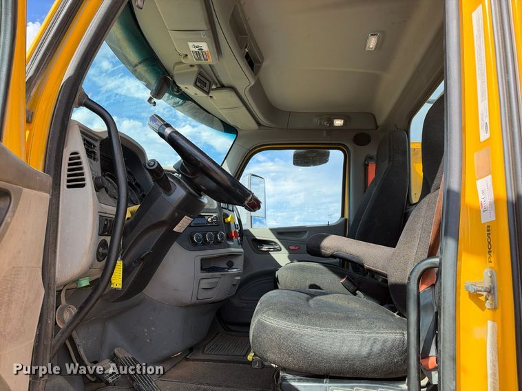 image for item EX1500 2019 Peterbilt 579 semi truck