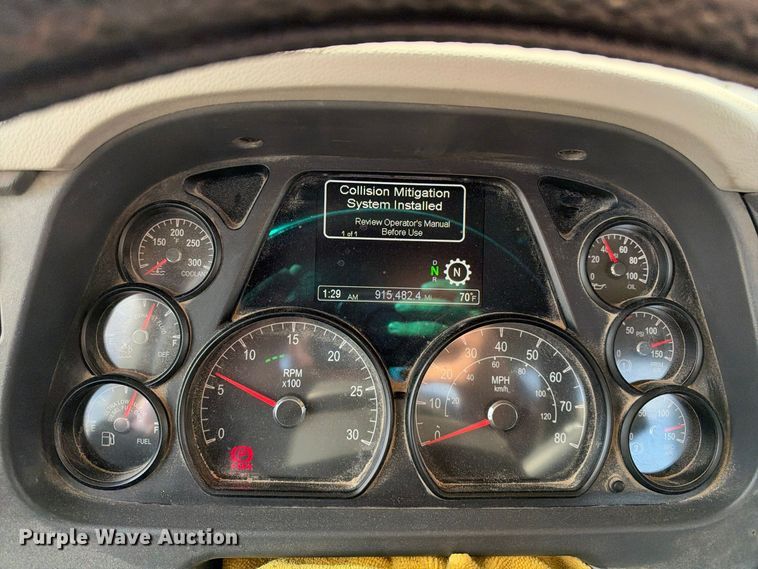 image for item EX1500 2019 Peterbilt 579 semi truck