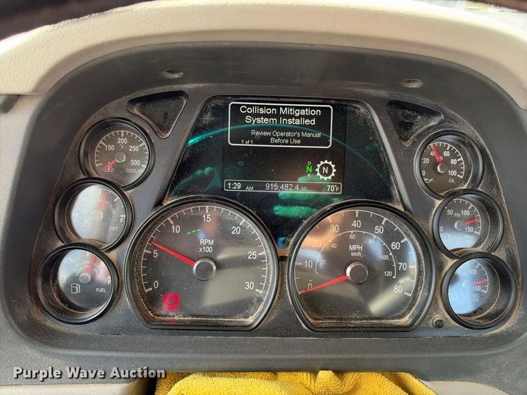 image for item EX1500 2019 Peterbilt 579 semi truck
