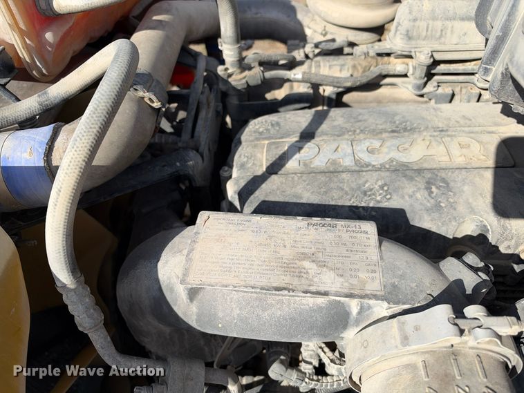 image for item EX1500 2019 Peterbilt 579 semi truck