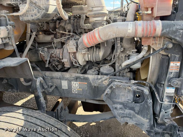 image for item EX1500 2019 Peterbilt 579 semi truck