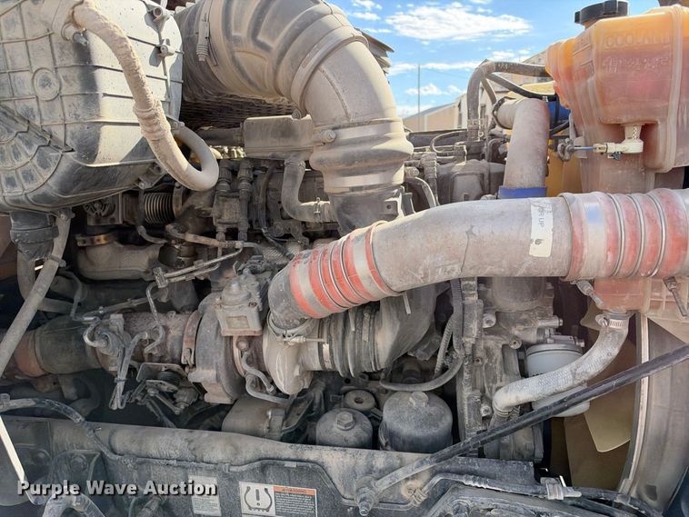 image for item EX1500 2019 Peterbilt 579 semi truck