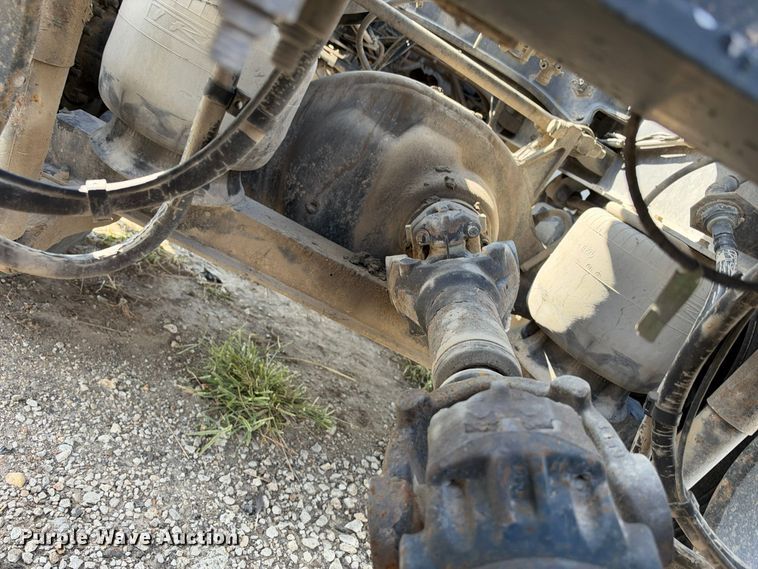 image for item EX1500 2019 Peterbilt 579 semi truck