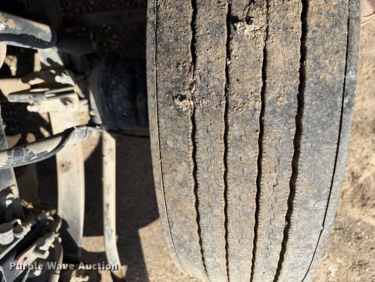 image for item EX1500 2019 Peterbilt 579 semi truck