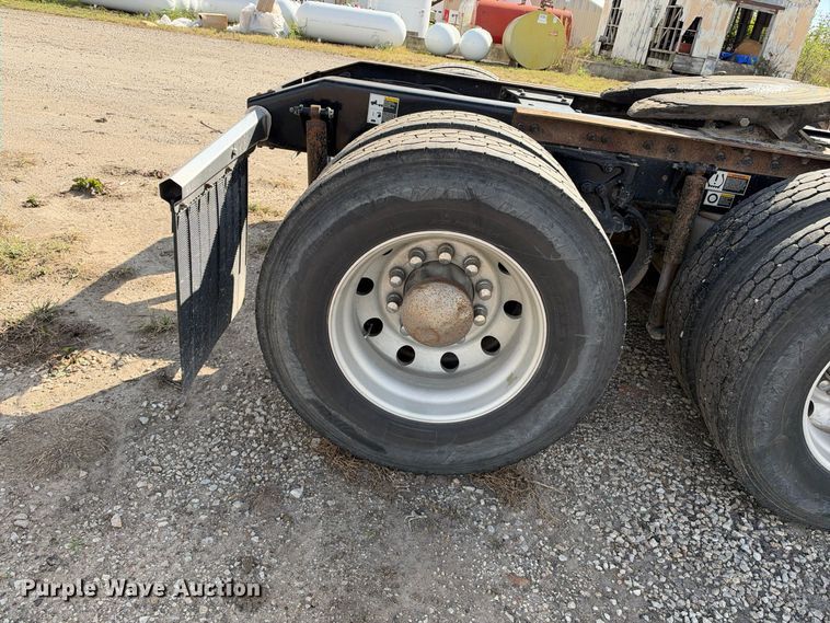 image for item EX1500 2019 Peterbilt 579 semi truck
