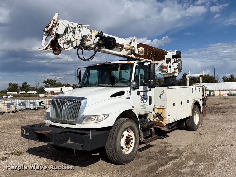 image for item EX1501 2015 International 4400 digger derrick truck