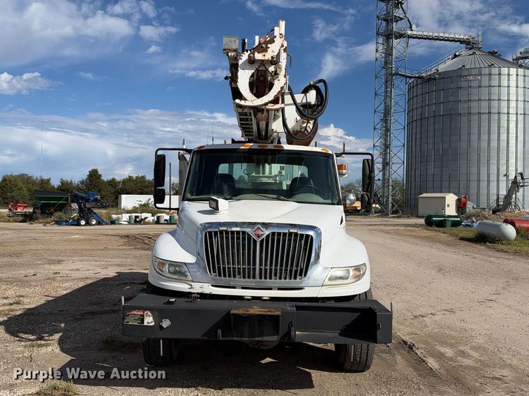 image for item EX1501 2015 International 4400 digger derrick truck
