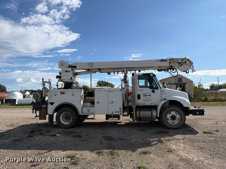 image for item EX1501 2015 International 4400 digger derrick truck