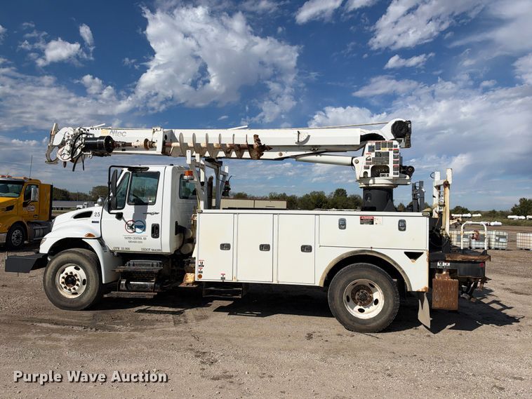 image for item EX1501 2015 International 4400 digger derrick truck