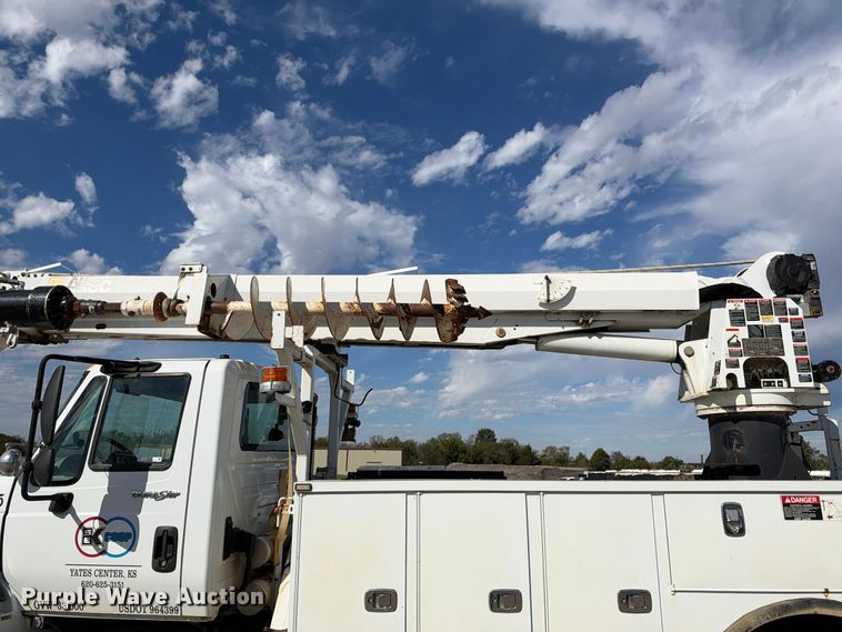 image for item EX1501 2015 International 4400 digger derrick truck