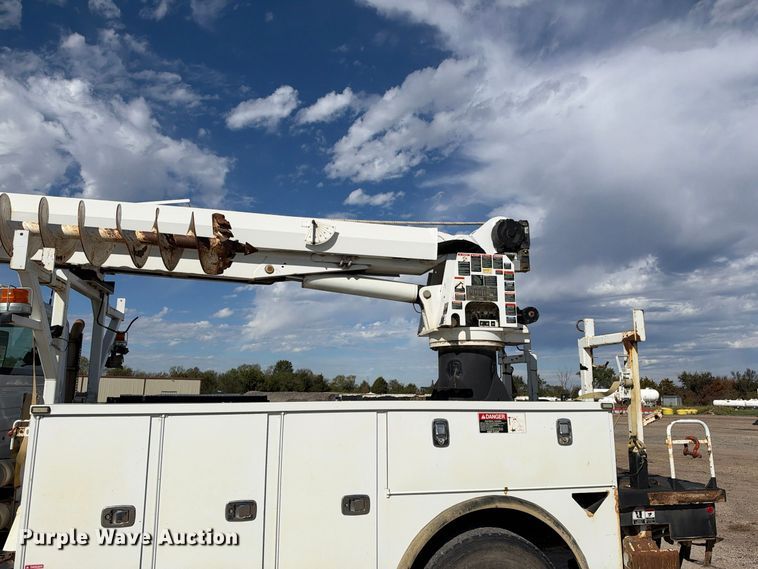 image for item EX1501 2015 International 4400 digger derrick truck