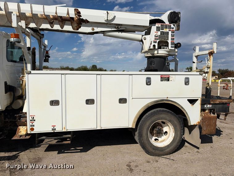 image for item EX1501 2015 International 4400 digger derrick truck