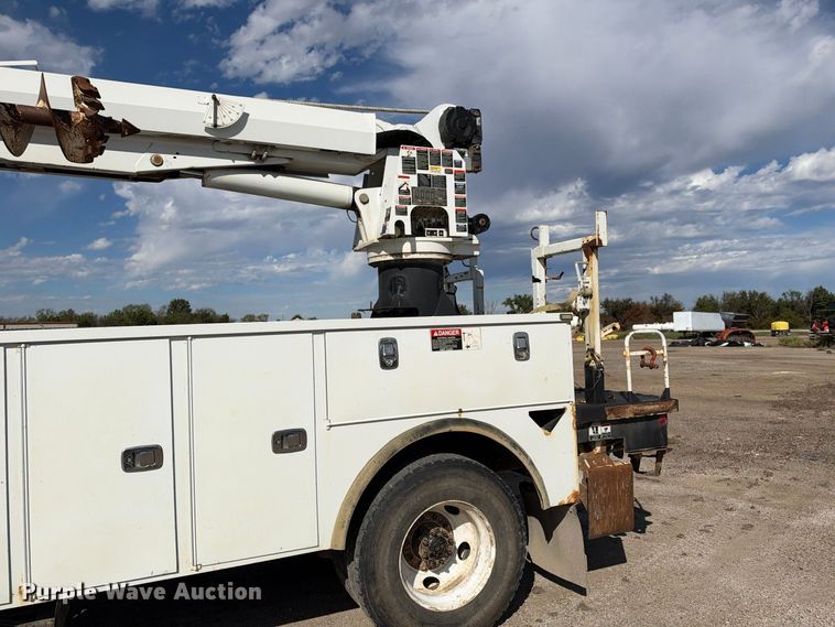 image for item EX1501 2015 International 4400 digger derrick truck