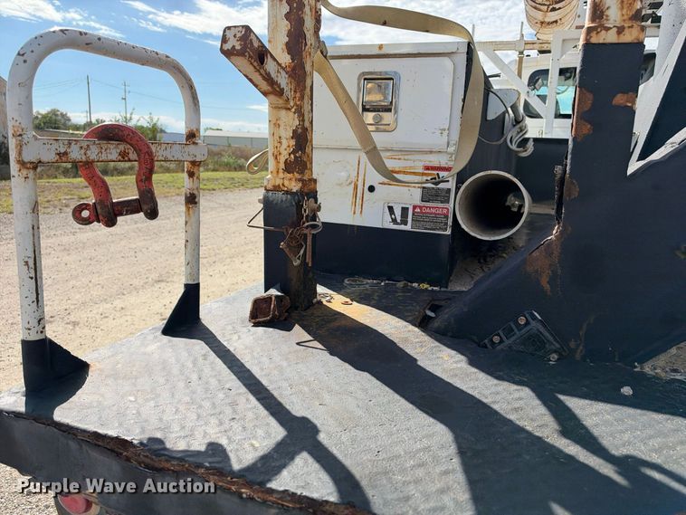 image for item EX1501 2015 International 4400 digger derrick truck