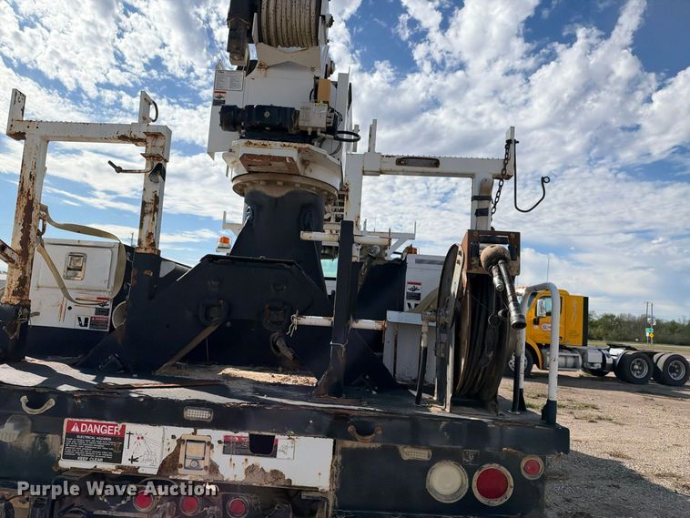 image for item EX1501 2015 International 4400 digger derrick truck