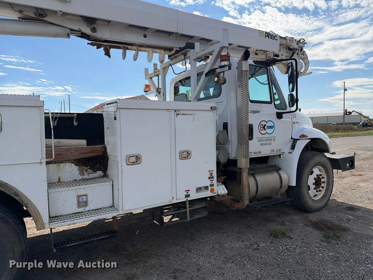 image for item EX1501 2015 International 4400 digger derrick truck