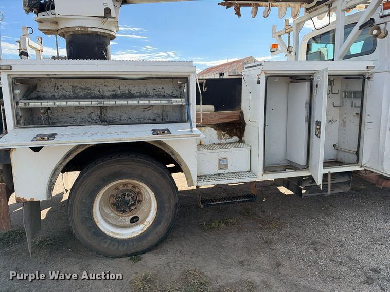 image for item EX1501 2015 International 4400 digger derrick truck