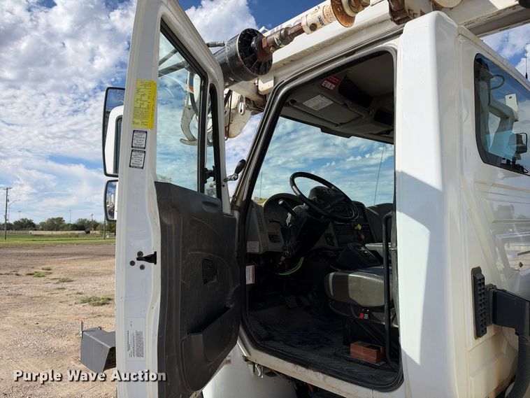 image for item EX1501 2015 International 4400 digger derrick truck
