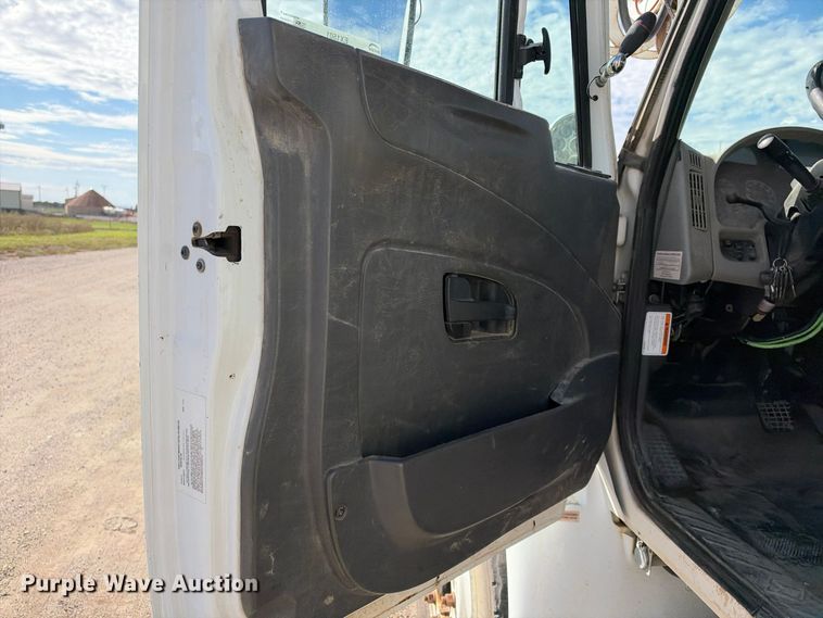 image for item EX1501 2015 International 4400 digger derrick truck