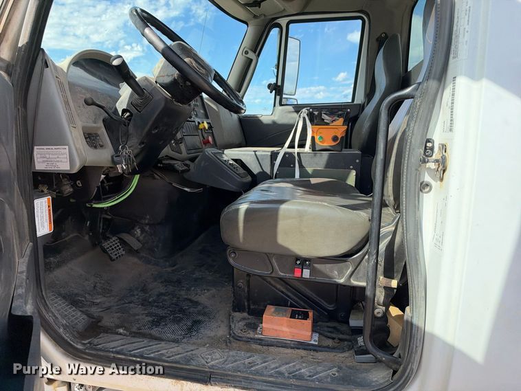 image for item EX1501 2015 International 4400 digger derrick truck