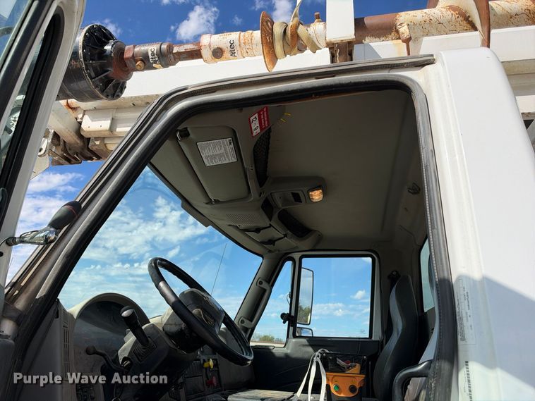 image for item EX1501 2015 International 4400 digger derrick truck