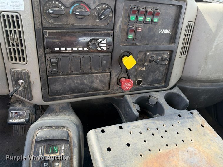 image for item EX1501 2015 International 4400 digger derrick truck